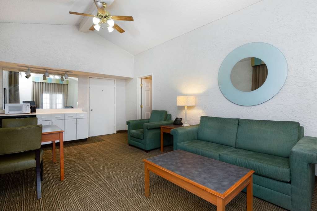 Hotel photo 41 of La Quinta Inn by Wyndham Tampa Bay Airport.