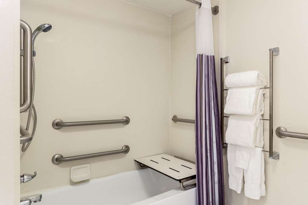 Hotel photo 46 of La Quinta Inn by Wyndham Tampa Bay Airport.