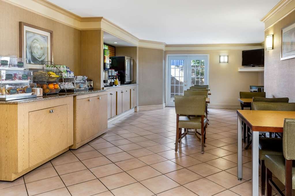 Hotel photo 47 of La Quinta Inn by Wyndham Tampa Bay Airport.