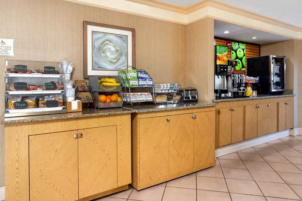 Hotel photo 35 of La Quinta Inn by Wyndham Tampa Bay Airport.