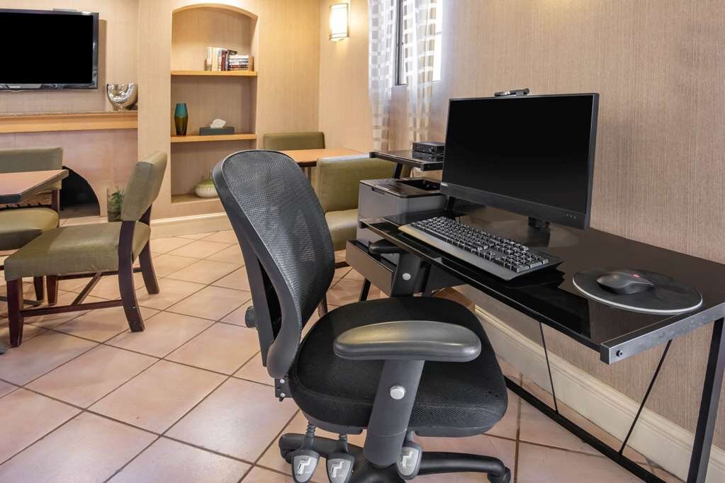 LA QUINTA INN BY WYNDHAM COLORADO SPRINGS GARDEN OF THE GODS Updated   Business Center 