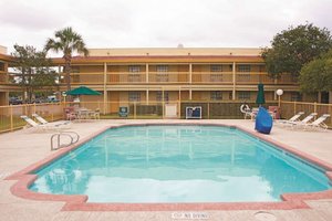 La Quinta Inn by Wyndham San Antonio Vance Jackson in San Antonio, image may contain: Resort, Hotel, Building, Pool