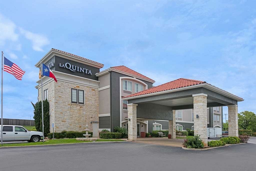 La Quinta Inn &amp; Suites by Wyndham Fredericksburg, hotell i Fredericksburg