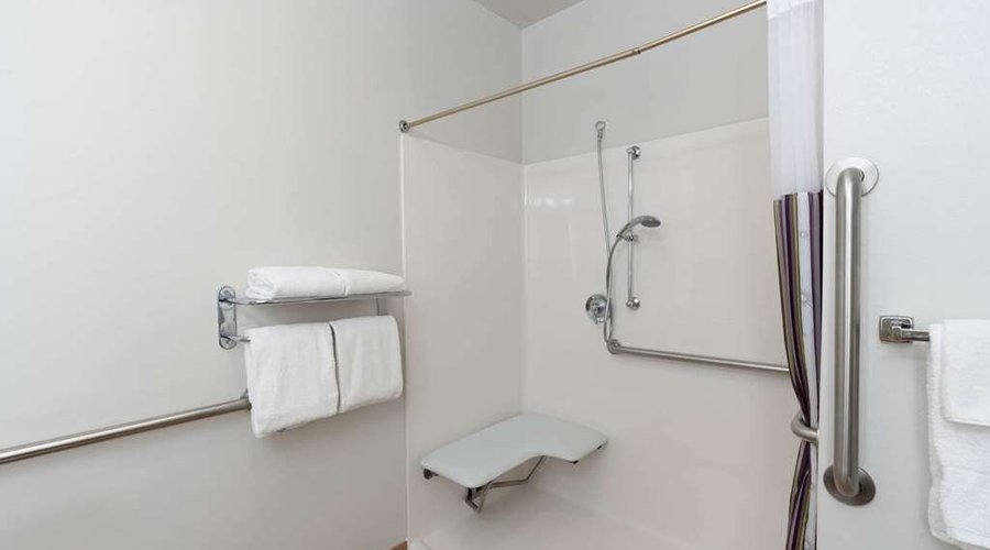 Guest room bath