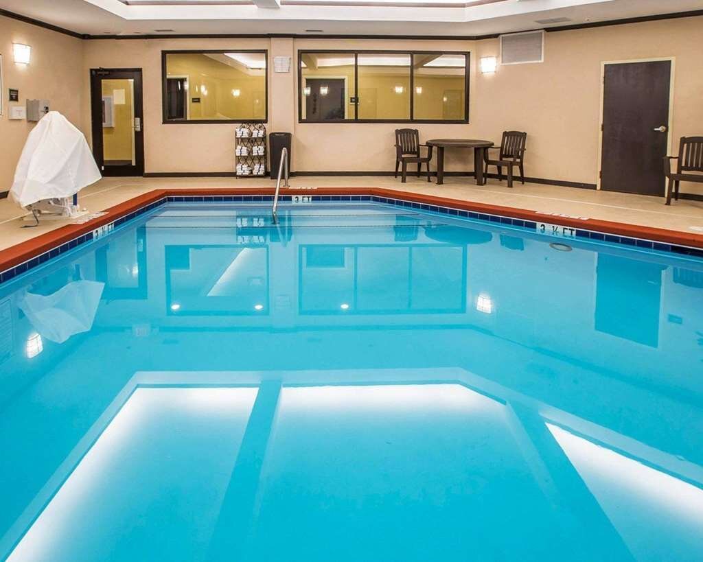 Comfort Suites Pool Pictures & Reviews - Tripadvisor