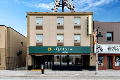 Hotel photo 10 of La Quinta Inn & Suites Oshawa.