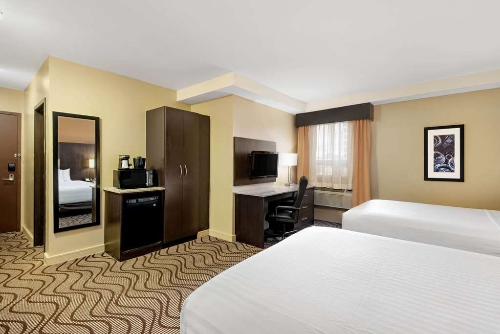 Hotel photo 13 of La Quinta Inn & Suites Oshawa.