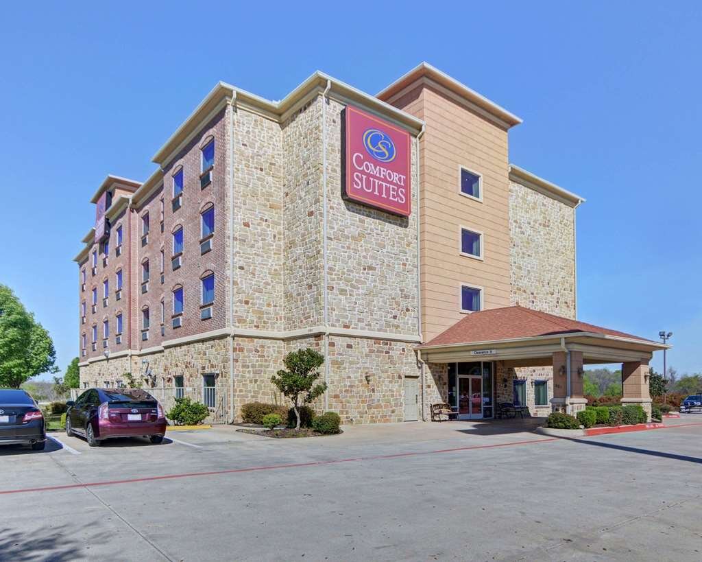 COMFORT SUITES $76 ($̶9̶5̶) - Prices & Inn Reviews - Benbrook, TX