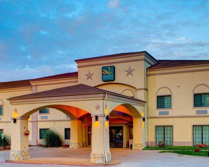 QUALITY INN & SUITES - Prices & Hotel Reviews - Glen Rose, TX