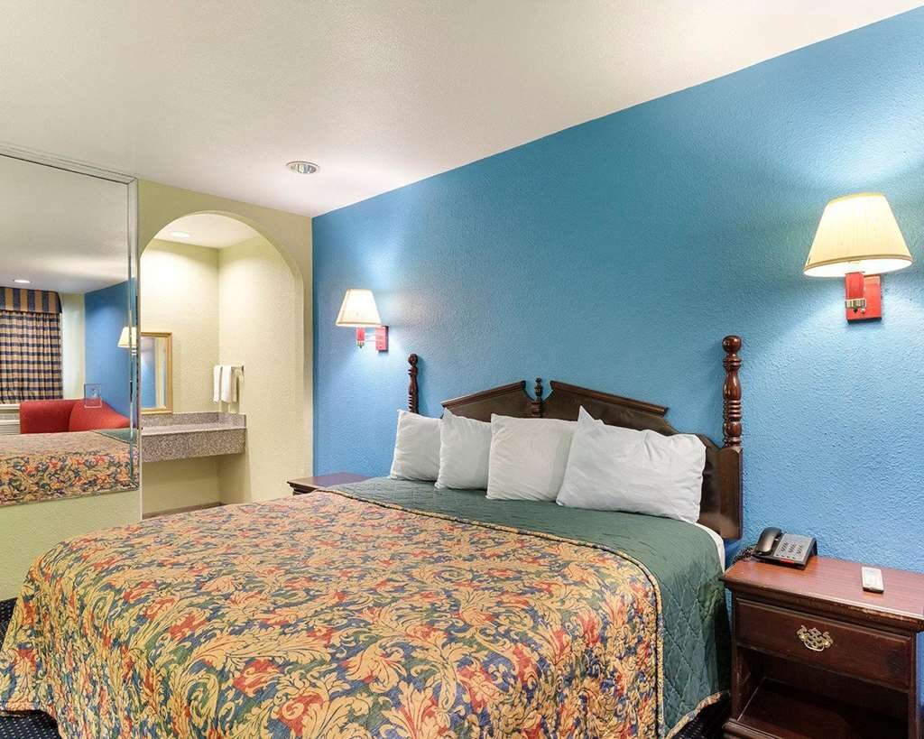 RODEWAY INN - Updated 2024 Prices & Hotel Reviews (South Houston, TX)