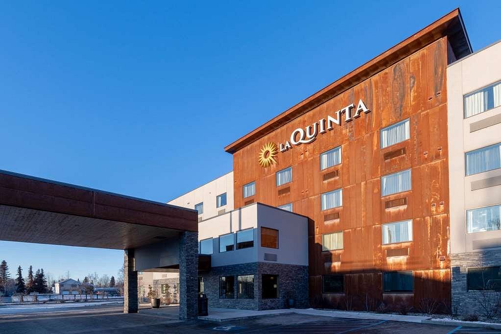 La Quinta Inn &amp; Suites by Wyndham Anchorage Airport, hotel i Anchorage