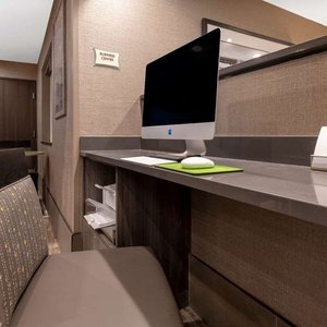 La Quinta Inn &amp; Suites by Wyndham Anchorage Airport, hotel in Anchorage