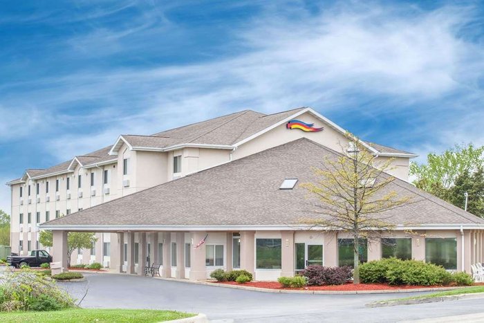 BAYMONT BY WYNDHAM FREEPORT $90 ($̶1̶0̶4̶) - Prices & Hotel Reviews - IL