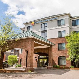 Comfort Inn & Suites hotel in South Burlington, VT
