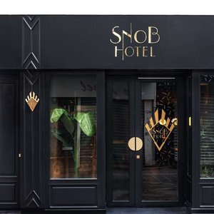 SNOB FACADE