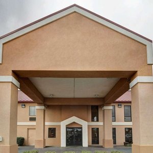 Quality Inn & Suites Pine Bluff hotel in Pine Bluff, AR