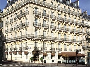 Hôtel Splendid Étoile in Paris, image may contain: Hotel, Neighborhood, Urban, City