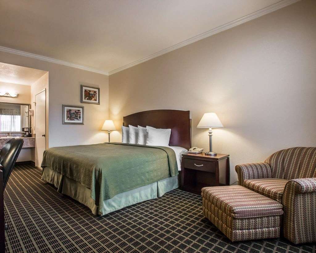 Quality Inn Temecula Valley Wine Country Rooms: Pictures & Reviews ...