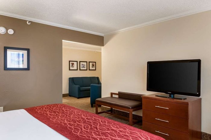 Comfort Inn & Suites At Copeland Tower Rooms: Pictures & Reviews ...