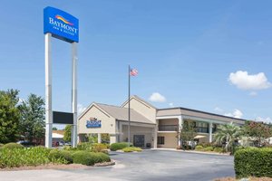 Baymont by Wyndham Orangeburg North in Orangeburg, image may contain: Hotel, Building, Architecture, Inn