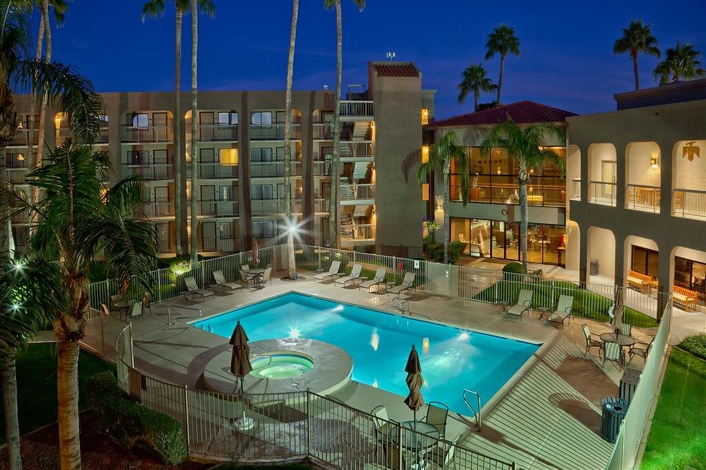 Best Western Plus Scottsdale Thunderbird Suites, hotel in Scottsdale