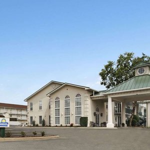 Welcome to the Days Inn Branson