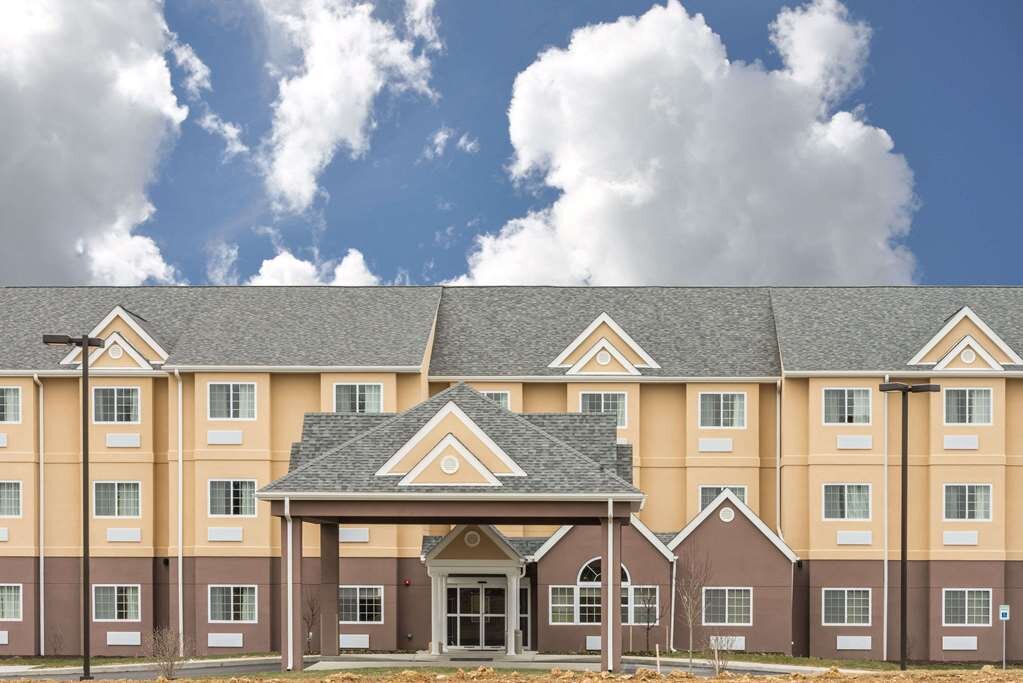 MICROTEL INN SUITES BY WYNDHAM BEAVER FALLS 93 1 0 4