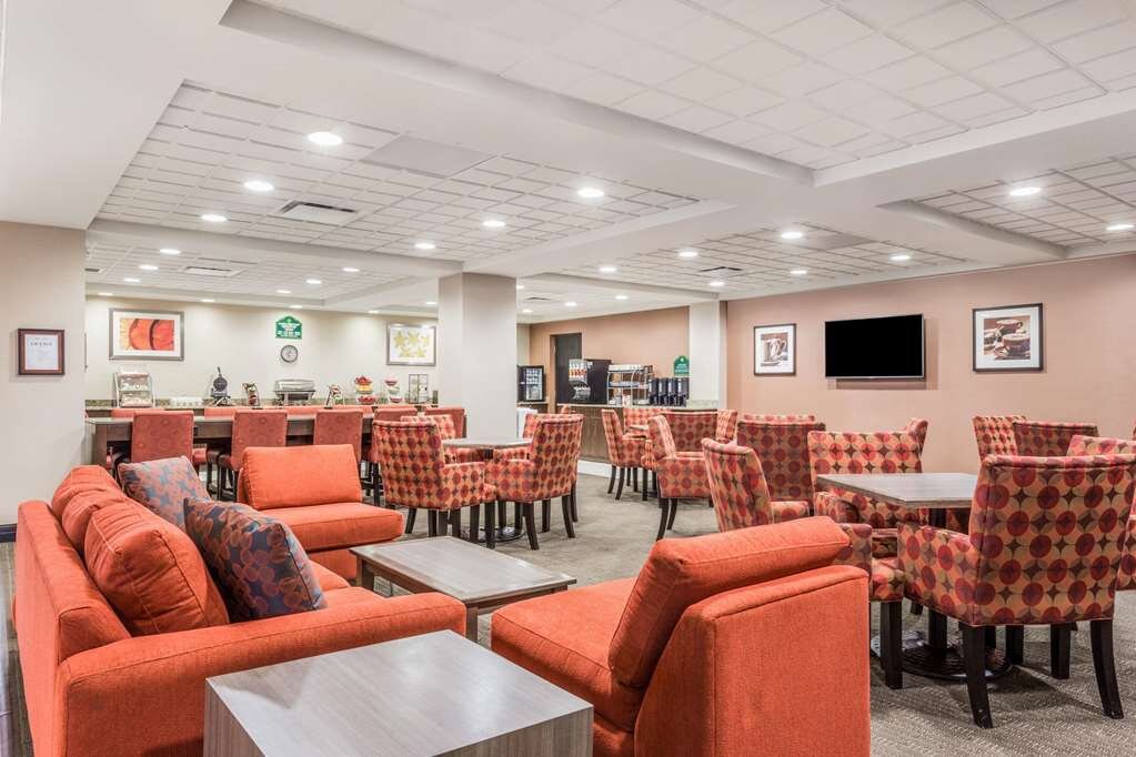 WINGATE BY WYNDHAM REGINA Updated 2024 Prices Hotel Reviews   Breakfast Area 