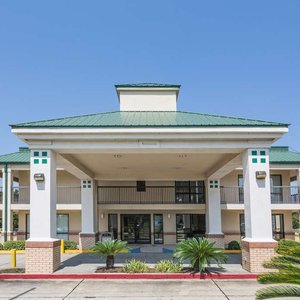 Welcome to the Super 8 Slidell
