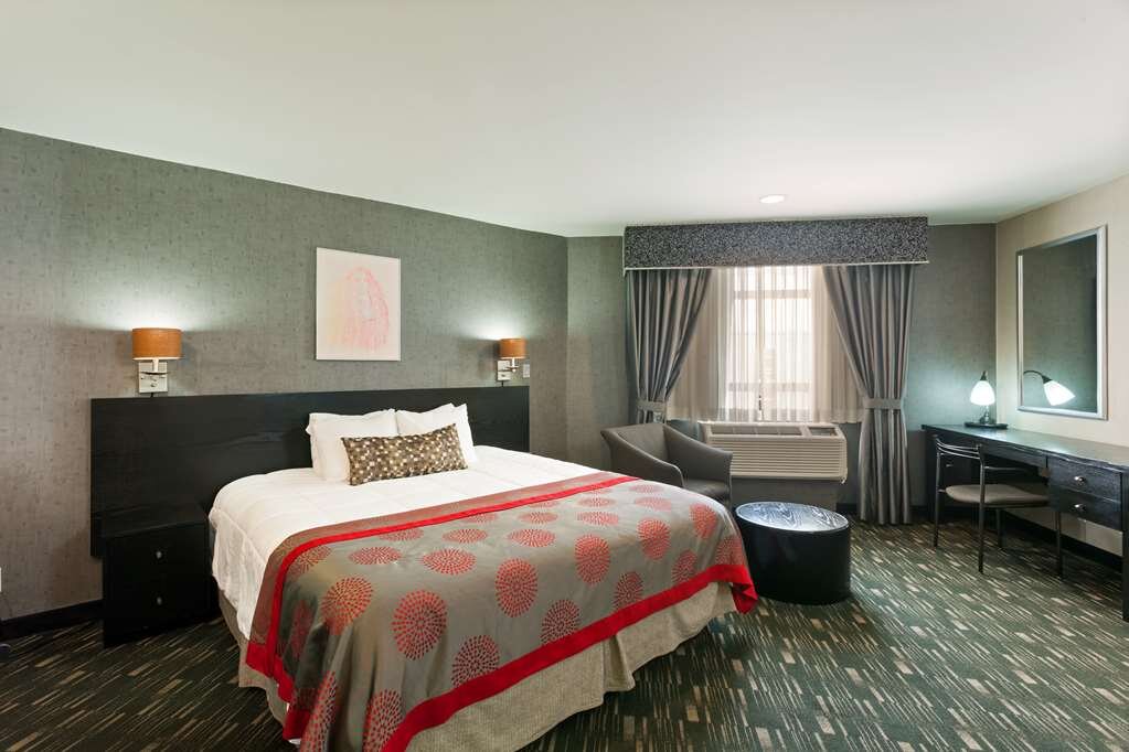 Hotel photo 38 of Ramada Plaza by Wyndham West Hollywood Hotel & Suites.