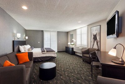 Hotel photo 11 of Ramada Plaza by Wyndham West Hollywood Hotel & Suites.