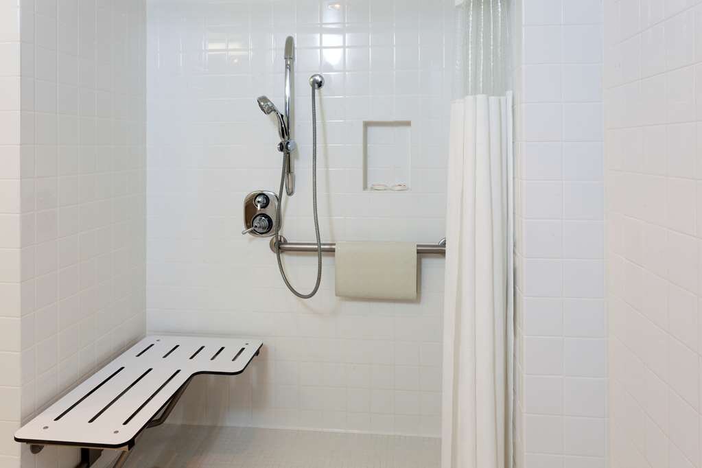 Hotel photo 34 of Ramada Plaza by Wyndham West Hollywood Hotel & Suites.