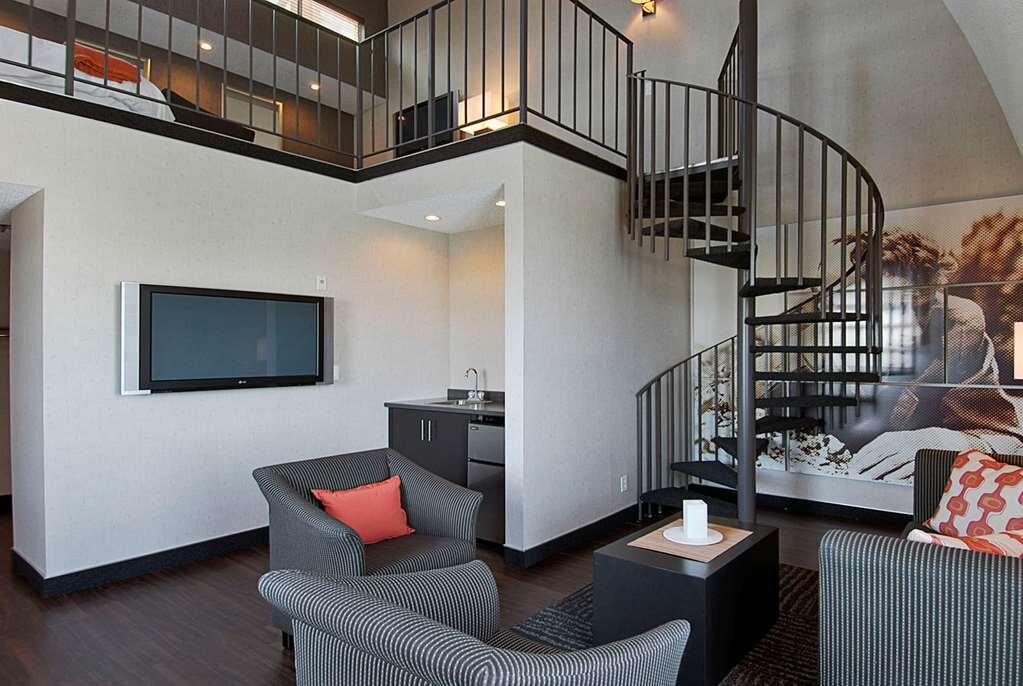 Hotel photo 35 of Ramada Plaza by Wyndham West Hollywood Hotel & Suites.