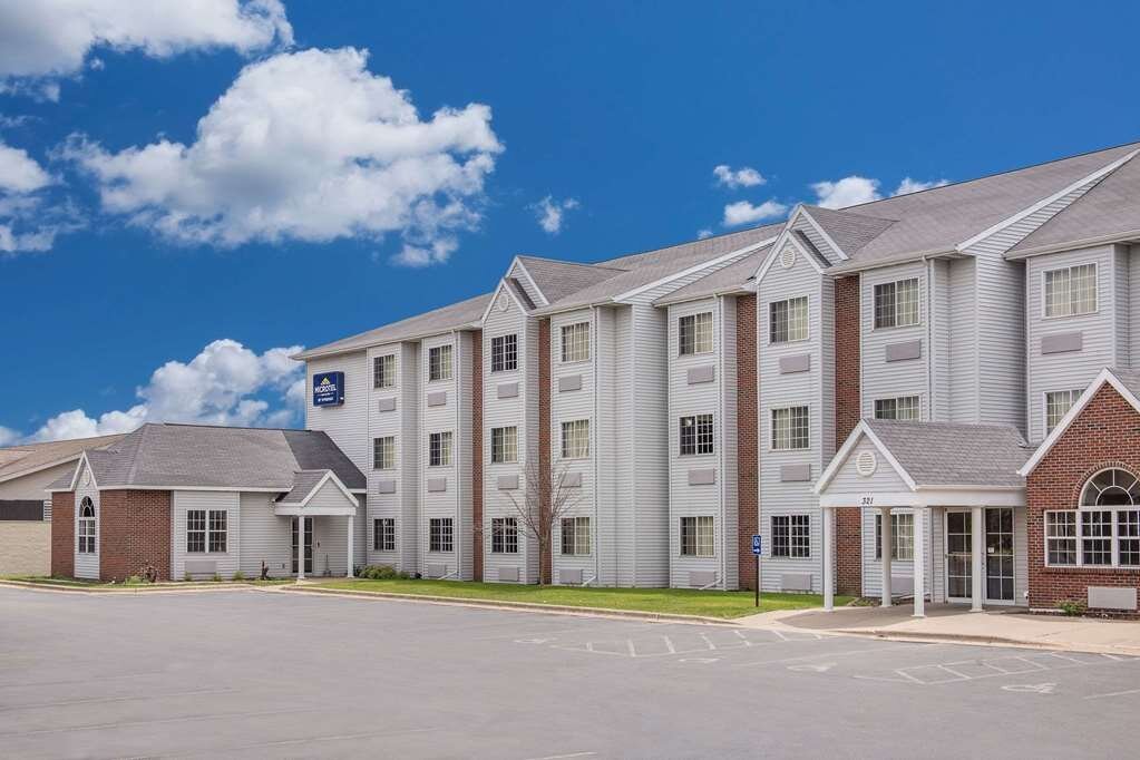 MICROTEL INN & SUITES BY WYNDHAM APPLETON - Updated 2024 Prices & Hotel ...