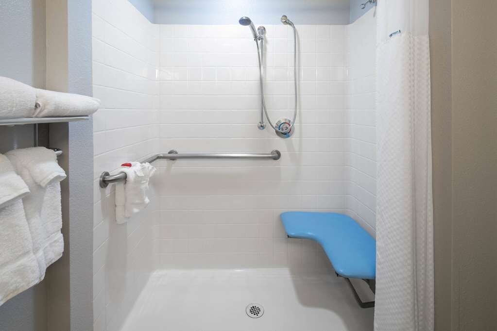 BAYMONT BY WYNDHAM LAS VEGAS SOUTH STRIP Updated 2024 Reviews Photos   Guest Room Bath 