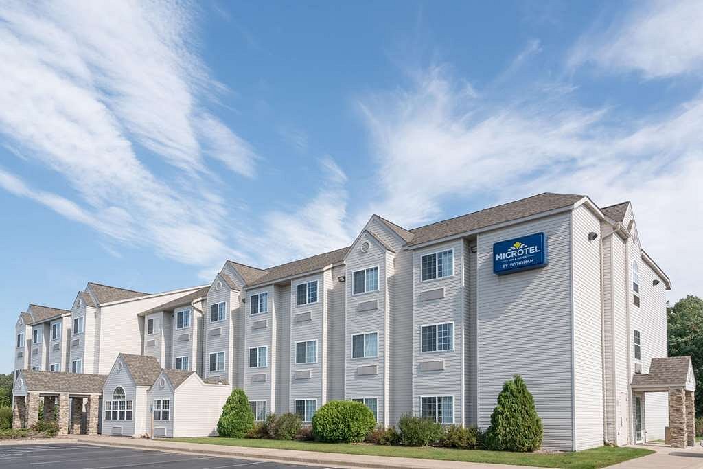 Microtel Inn &amp; Suites by Wyndham Rice Lake, hotel in Luck