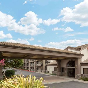 Welcome to the Hawthorn Suites by Wyndham Napa Valley
