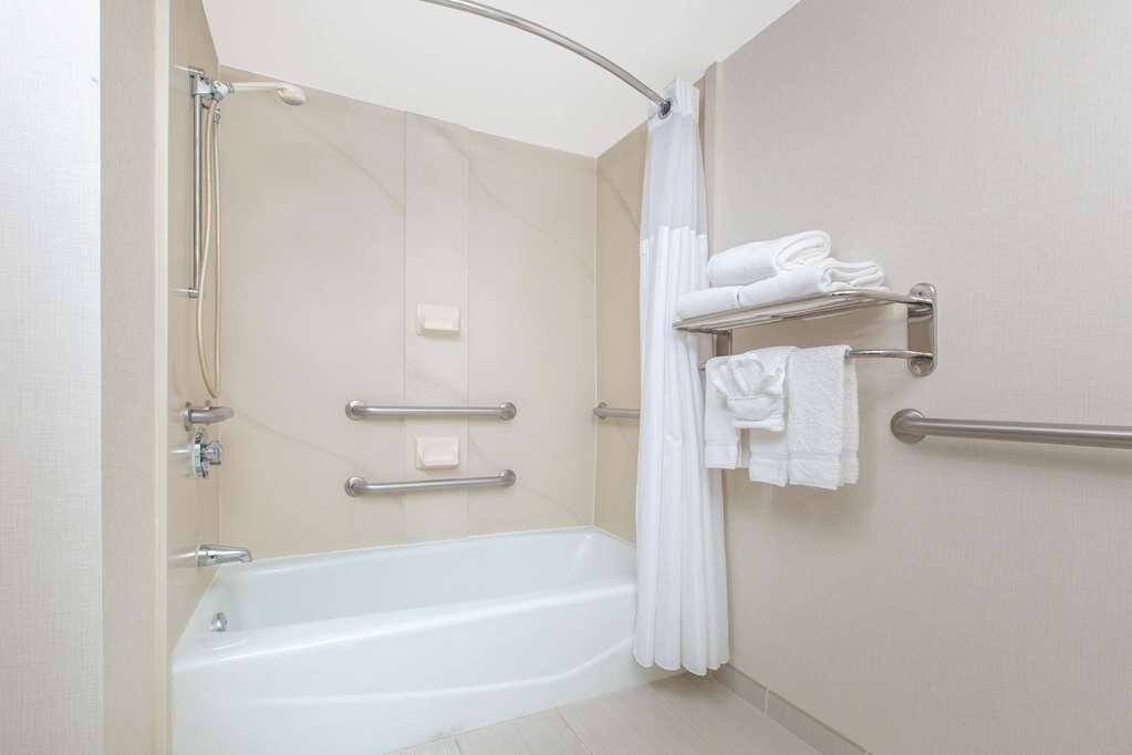 Hotel photo 44 of Wingate by Wyndham Los Angeles International Airport LAX.