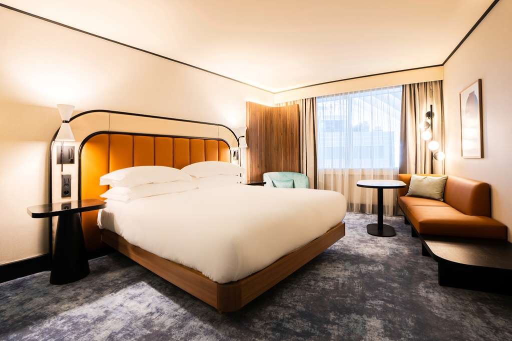 Hilton Paris La Defense Hotel : Tarifs 2022 Mis à Jour, 217 Avis Et 912 ...