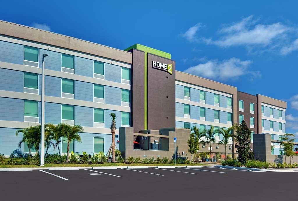 ‪Home2 Suites by Hilton Fort Myers Colonial Blvd‬، فندق في ‪Fort Myers‬