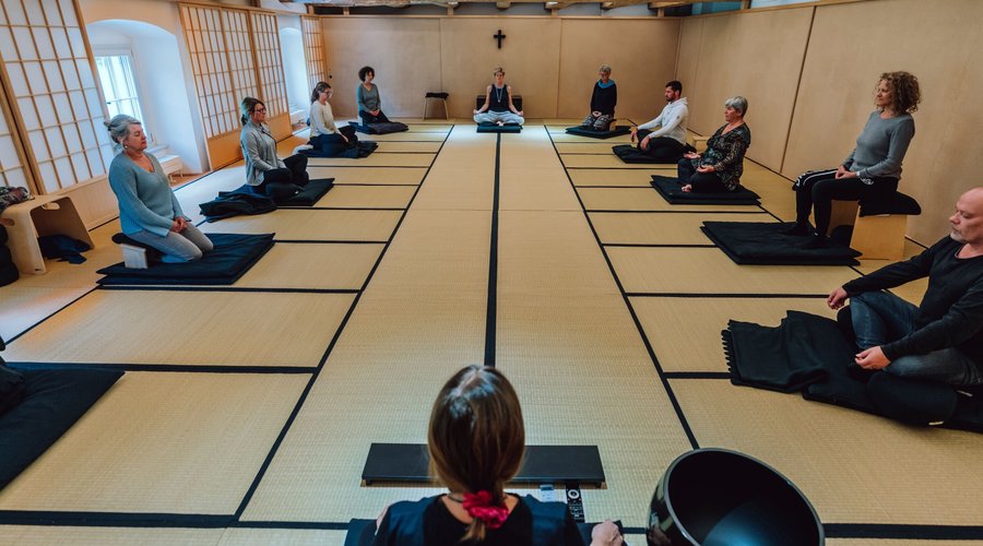 Still werden und sich auf das Wesentliche konzentrieren, das gelingt an einer Meditation wie von selbst.