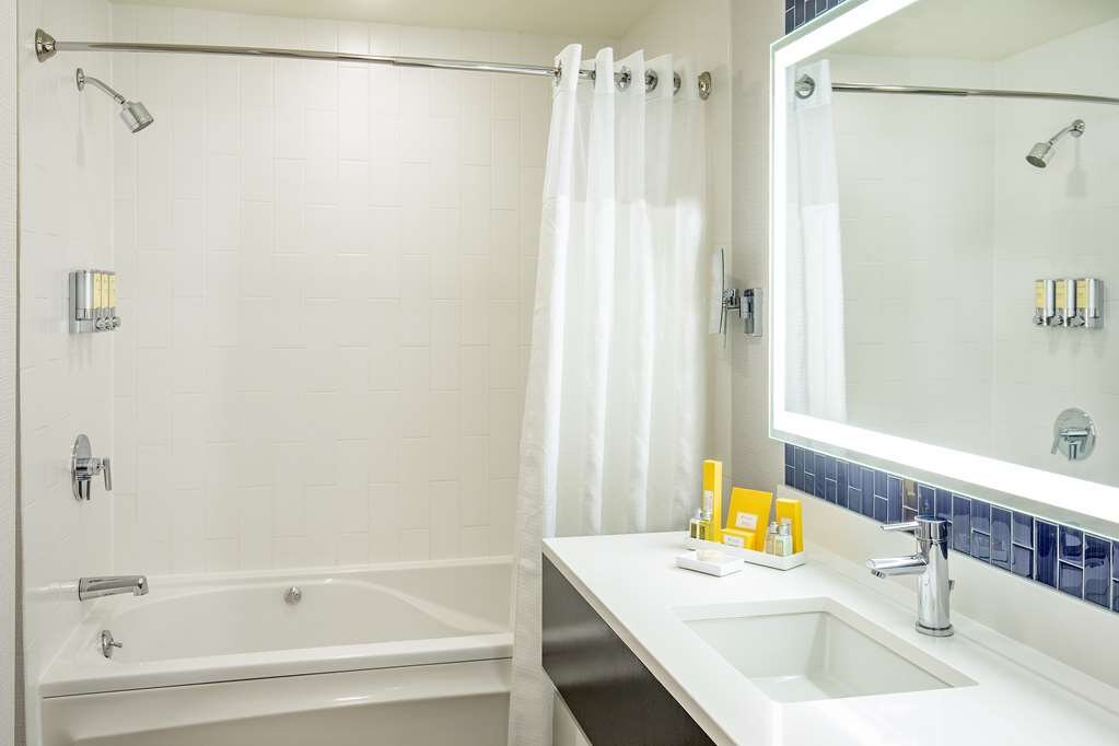 Hotel photo 80 of Royal Sonesta Boston.