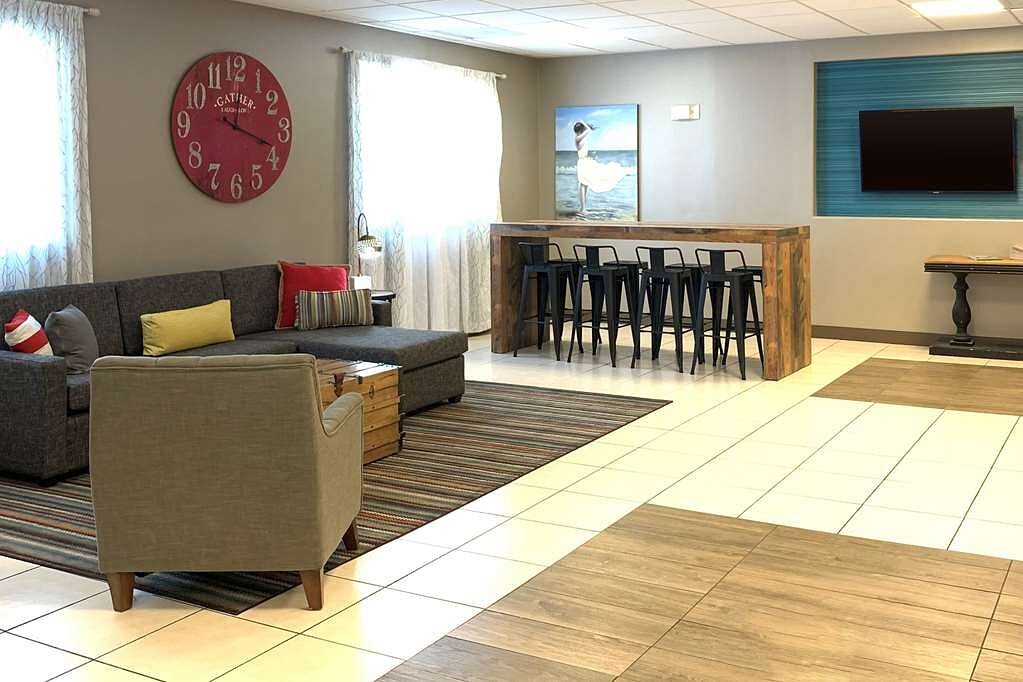 Quality Inn&amp;Suites Rehoboth Beach-杜威，位於劉易斯的飯店