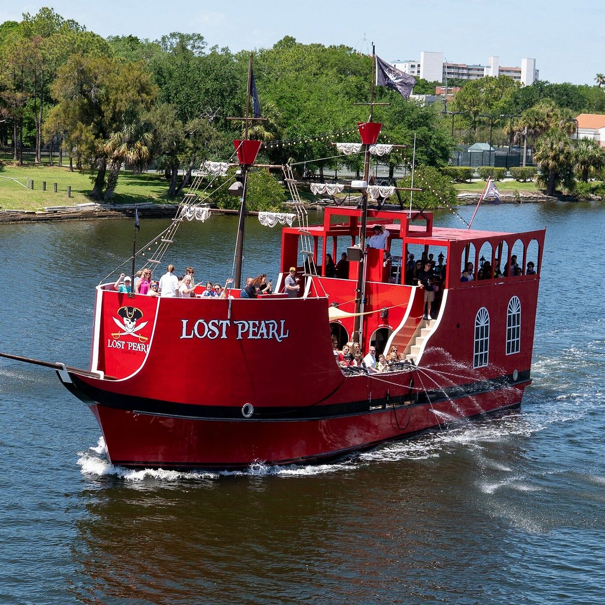 Pirates roam seas and streets of Tampa, offering family-friendly  entertainment today