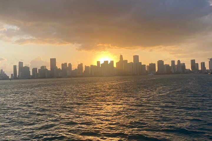 2024 90 Minutes Sunset Biscayne Bay And South Beach Cruise   Caption 