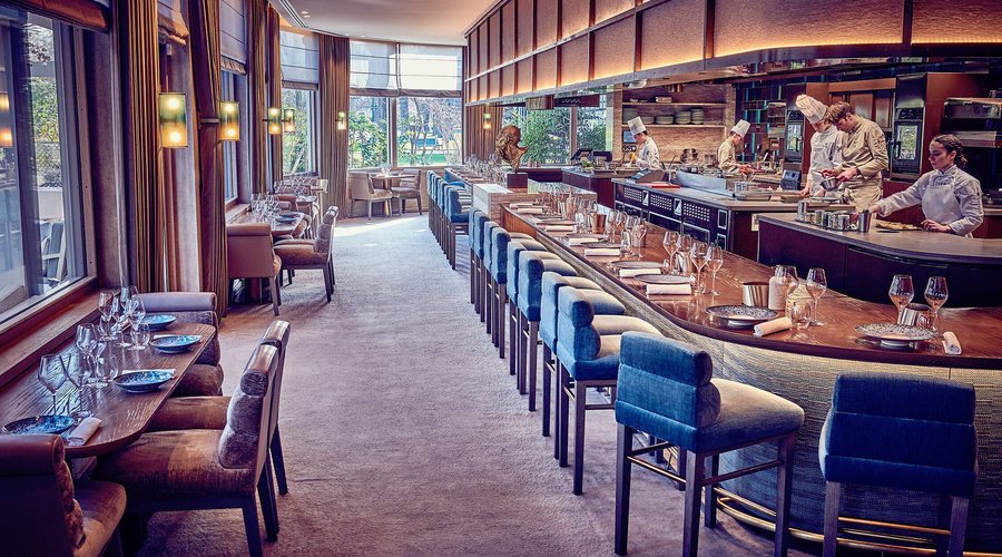 Salle du restaurant Pavyllon