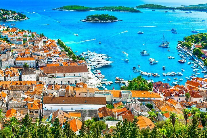 bol hvar catamaran