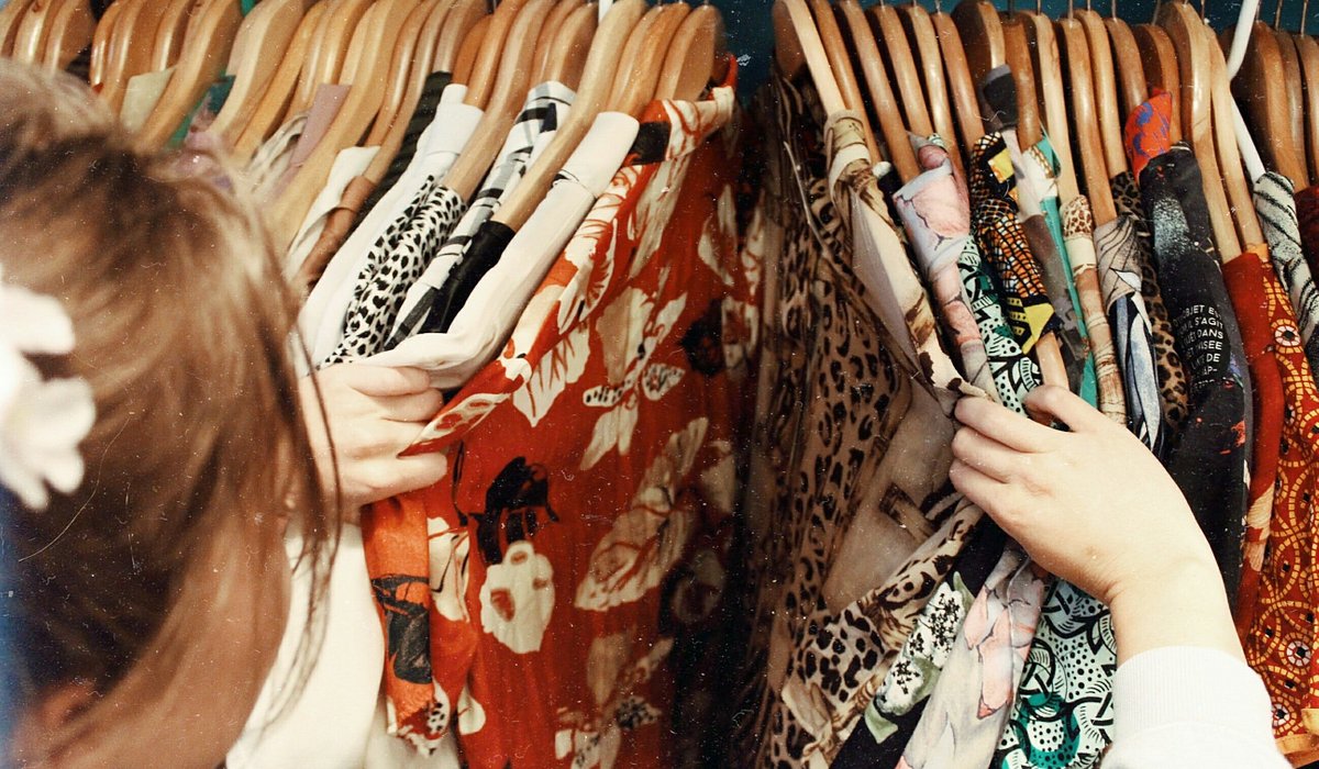 An Guide to Vintage Clothing Shops in Paris (& Walking Tour)