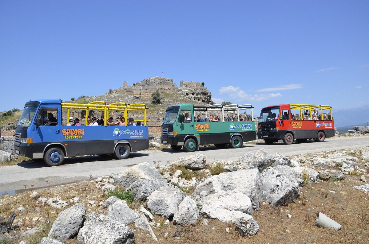 HOT WHEELS - TOUR DE CASCADES AÉRIENNES - CAMIONS, ARMES ET