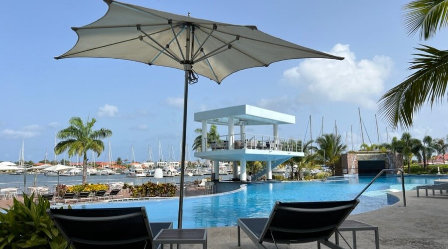 Nice swim up bar.